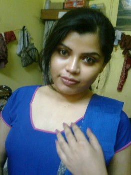 Indian muslim homely girl posing nude
