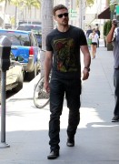 Джастин Тимберлейк - arrives at a medical building in Beverly Hills on June 1, 2012 (12xHQ) Be4bb9195361382