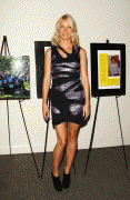 Gwyneth Paltrow leggy pictures